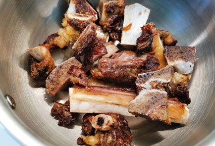 Фото шага рецепта Говяжий бульон с беконом 175620 шаг 8