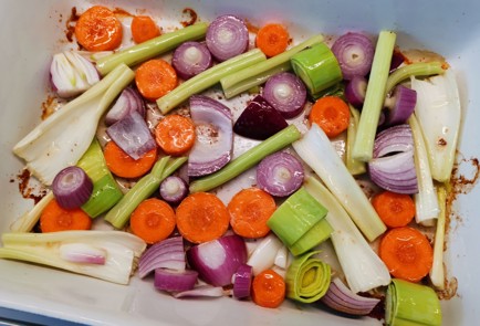 Фото шага рецепта Говяжий бульон с беконом 175620 шаг 9