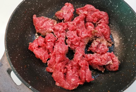 Фото шага рецепта Говяжий фарш с маскарпоне 186797 шаг 2  