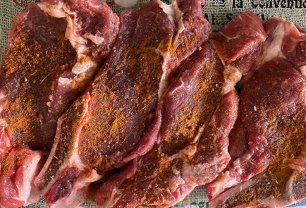 Фото шага рецепта Говяжий край с базиликом и розмарином 186465 шаг 3