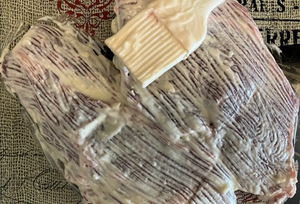 Фото шага рецепта Говяжий край с греческим йогуртом и чабером 186472 шаг 2  