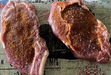 Фото шага рецепта Говяжий край с соусом песто 186468 шаг 3  