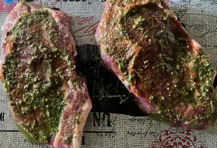 Фото шага рецепта Говяжий край с соусом песто 186468 шаг 5  