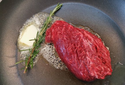 Фото шага рецепта Говяжий стейк 189217 шаг 4  