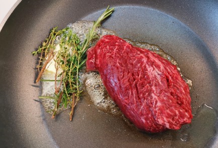 Фото шага рецепта Говяжий стейк 189217 шаг 5  