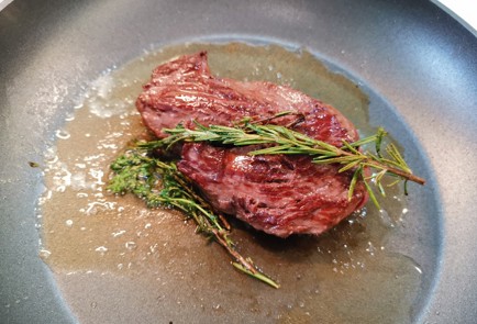 Фото шага рецепта Говяжий стейк 189217 шаг 6  