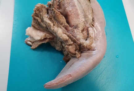 Фото шага рецепта Говяжий язык обжаренный на сковороде гриль 176013 шаг 3