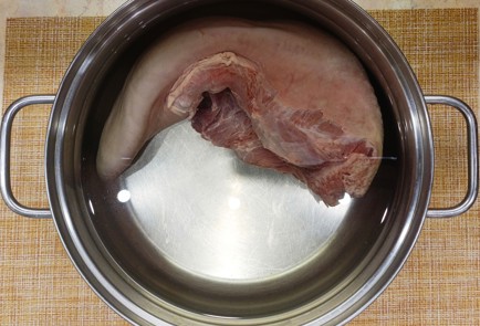 Фото шага рецепта Говяжий язык под шубой 187042 шаг 2  