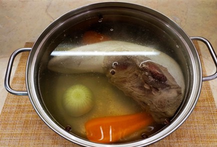 Фото шага рецепта Говяжий язык под шубой 187042 шаг 4  