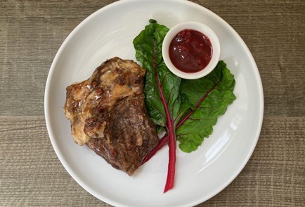 Фото шага рецепта Говяжья грудинка с брусничным соусом 176154 шаг 10  