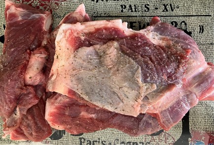 Фото шага рецепта Говяжья грудинка с брусничным соусом 176154 шаг 2  