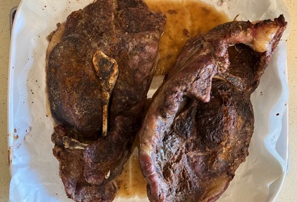 Фото шага рецепта Говяжья лопатка с брусничным соусом 186456 шаг 10  