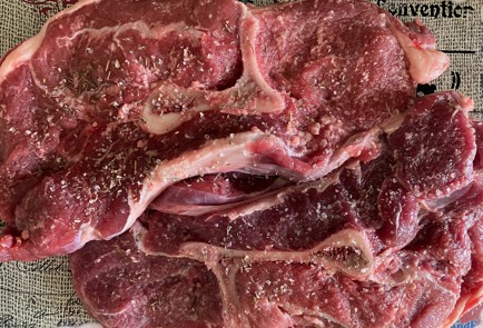 Фото шага рецепта Говяжья лопатка с брусничным соусом 186456 шаг 2  