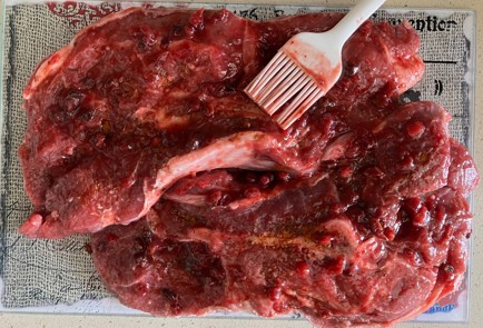 Фото шага рецепта Говяжья лопатка с брусничным соусом 186456 шаг 4  