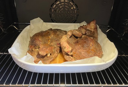 Фото шага рецепта Говяжья лопатка с брусничным соусом 186456 шаг 9  