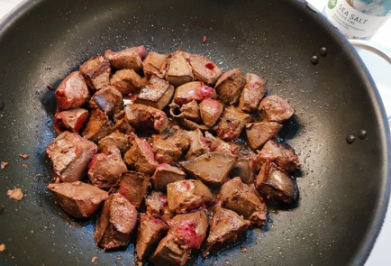 Фото шага рецепта Говяжья печень с луком 191330 шаг 6