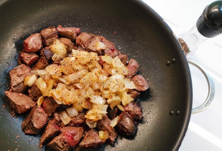 Фото шага рецепта Говяжья печень с луком 191330 шаг 7