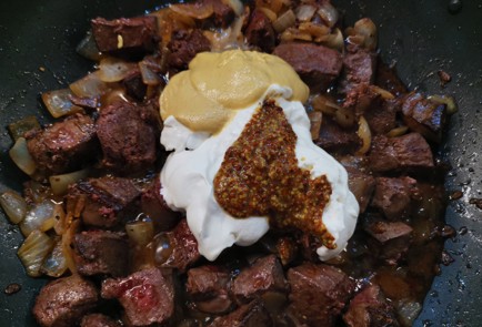 Фото шага рецепта Говяжья печень с луком 191330 шаг 9