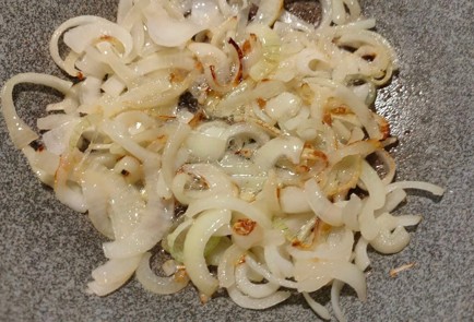 Фото шага рецепта Говяжья печень тушенная с луком и маринованными огурцами 175247 шаг 8  