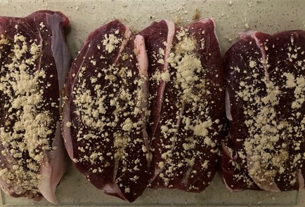 Фото шага рецепта Говяжья рулька с цедрой апельсина 189242 шаг 4  