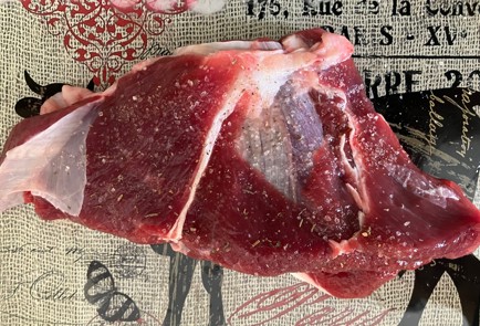 Фото шага рецепта Говяжья рулька с соусом барбекю 176344 шаг 2  