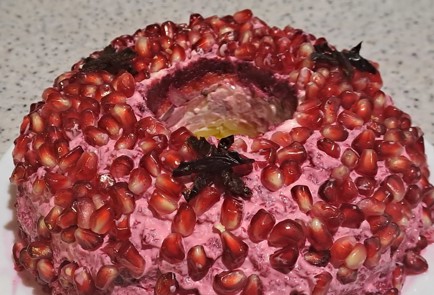 Фото шага рецепта Гранатовый браслет с черносливом и копченой куриной грудкой 187858 шаг 11