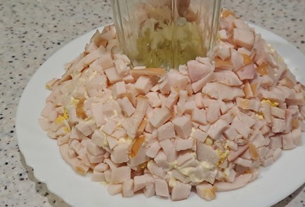 Фото шага рецепта Гранатовый браслет с черносливом и копченой куриной грудкой 187858 шаг 7