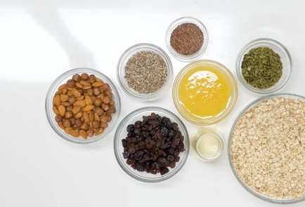 Фото шага рецепта Гранола мюсли с орехами и сухофруктами 43766 шаг 1  