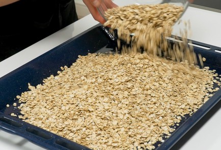 Фото шага рецепта Гранола мюсли с орехами и сухофруктами 43766 шаг 3  