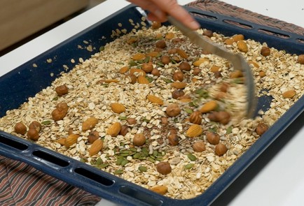Фото шага рецепта Гранола мюсли с орехами и сухофруктами 43766 шаг 5  