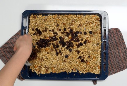 Фото шага рецепта Гранола мюсли с орехами и сухофруктами 43766 шаг 8  