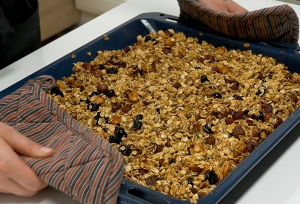 Фото шага рецепта Гранола мюсли с орехами и сухофруктами 43766 шаг 9  