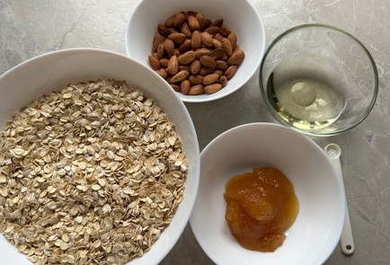 Фото шага рецепта Гранола с миндалем 174523 шаг 1