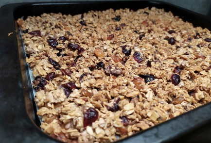 Фото шага рецепта Гранола из овсянки с сухофруктами и орехами 188113 шаг 12  