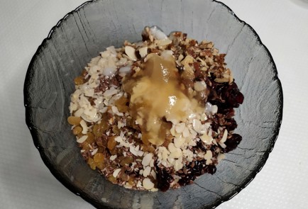 Фото шага рецепта Гранола из овсянки с сухофруктами и орехами 188113 шаг 8  