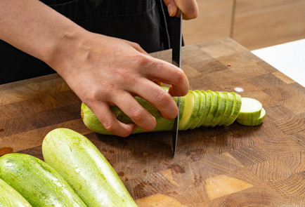 Фото шага рецепта Гратен из кабачков с сыром 189529 шаг 2  