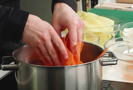 Фото шага рецепта Гратен из корнеплодов 151830 шаг 2  