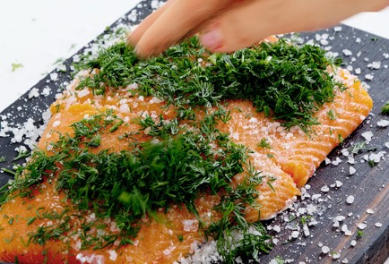 Фото шага рецепта Гравлакс с картофельным салатом 80438 шаг 2  