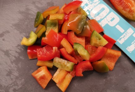 Фото шага рецепта Греческий салат с халапеньо 175522 шаг 2  