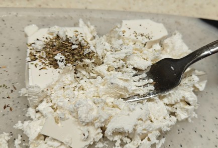 Фото шага рецепта Греческий салат с оливкой и сыром фета 190917 шаг 10  