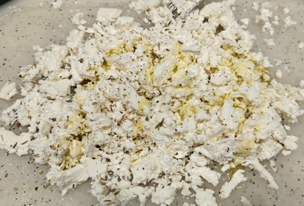 Фото шага рецепта Греческий салат с оливкой и сыром фета 190917 шаг 11  