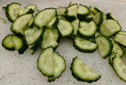 Фото шага рецепта Греческий салат с оливкой и сыром фета 190917 шаг 2  