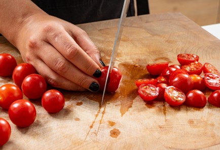 Фото шага рецепта Греческий салат с пастой 186986 шаг 6  