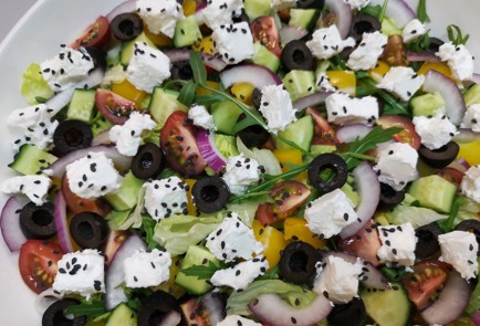 Фото шага рецепта Греческий салат с руколой 175643 шаг 16  