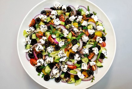 Фото шага рецепта Греческий салат с руколой 175643 шаг 17  