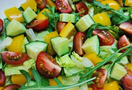 Фото шага рецепта Греческий салат с руколой 175643 шаг 8  