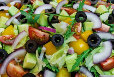 Фото шага рецепта Греческий салат с руколой 175643 шаг 9  