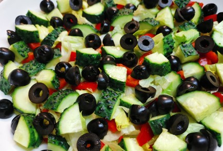 Фото шага рецепта Греческий салат с йогуртом 175621 шаг 7  