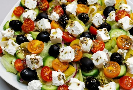 Фото шага рецепта Греческий салат 175404 шаг 16