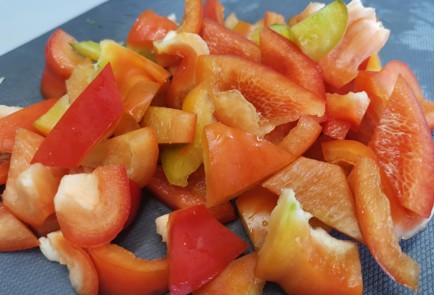 Фото шага рецепта Греческий салат 190527 шаг 2  